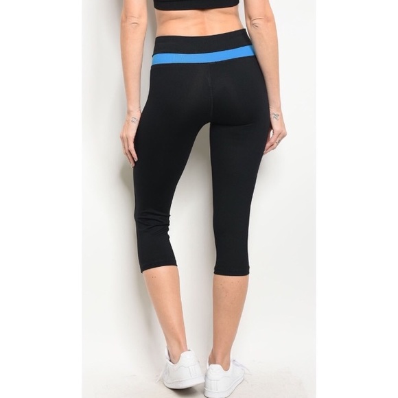 Black Capri Workout Leggings - Picture 3 of 6